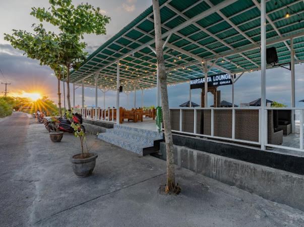 Nusa Indah Onai Hotel นูซาเลมโบงัน ภายนอก รูปภาพ
